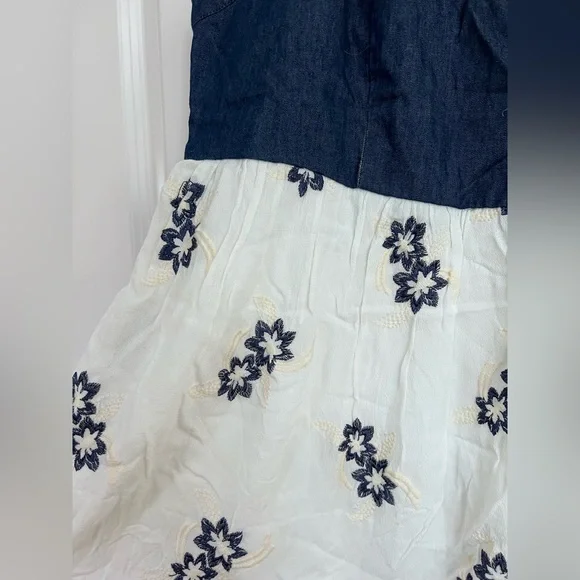 Torrid Chambray floral baby doll top - Picture 3 of 10